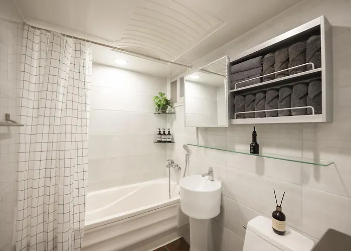 3-min Walk To Mangwon Market, Free Parking&luggage Storage, Sleeps 10 Seoel