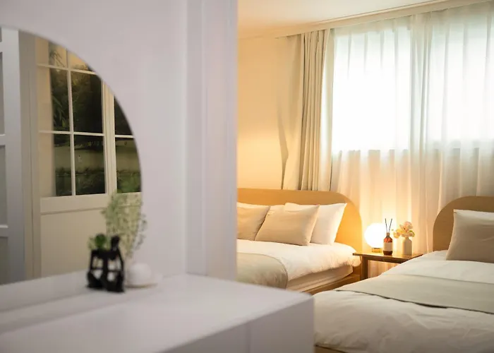 3-min Walk To Mangwon Market, Free Parking&luggage Storage, Sleeps 10 *