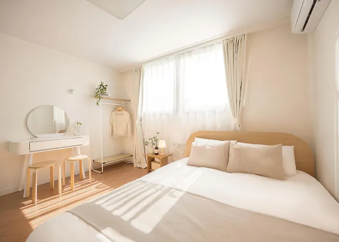 3-min Walk To Mangwon Market, Free Parking&luggage Storage, Sleeps 10 *