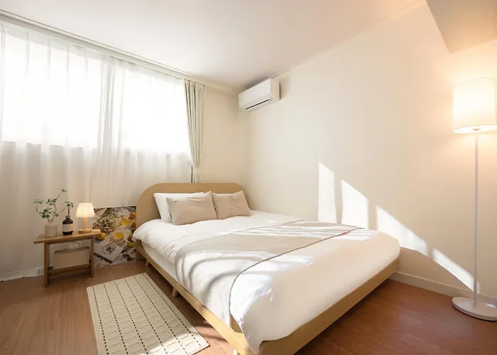 3-min Walk To Mangwon Market, Free Parking&luggage Storage, Sleeps 10