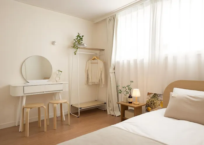 3-min Walk To Mangwon Market, Free Parking&luggage Storage, Sleeps 10 * Seoel