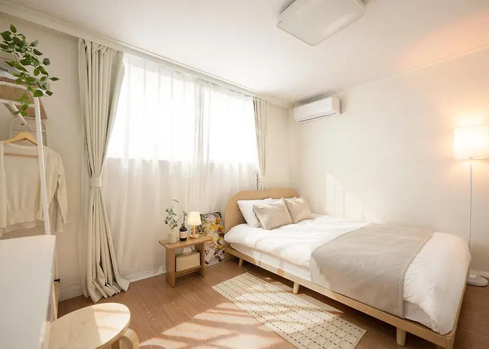 3-min Walk To Mangwon Market, Free Parking&luggage Storage, Sleeps 10