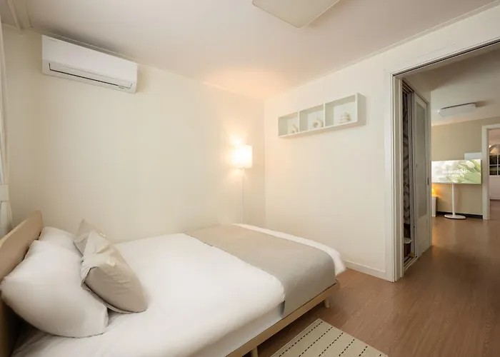 3-min Walk To Mangwon Market, Free Parking&luggage Storage, Sleeps 10 * Seoel