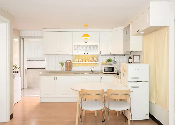 3-min Walk To Mangwon Market, Free Parking&luggage Storage, Sleeps 10