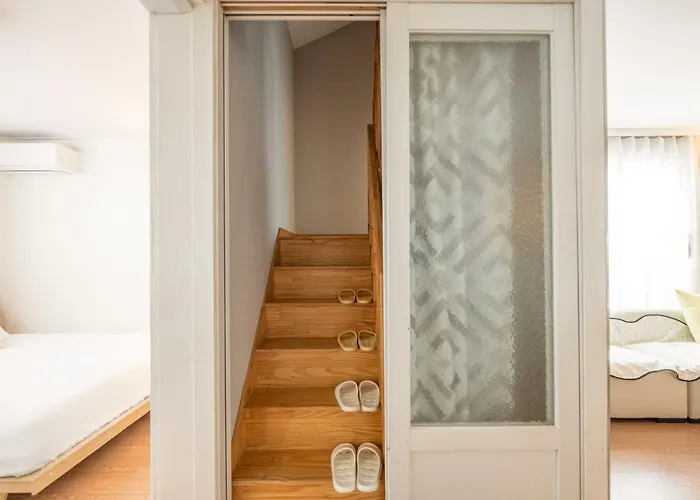 3-min Walk To Mangwon Market, Free Parking&luggage Storage, Sleeps 10 *