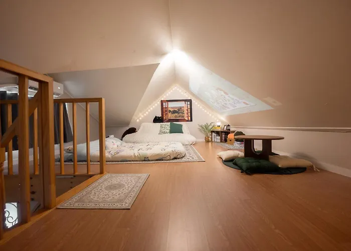 3-min Walk To Mangwon Market, Free Parking&luggage Storage, Sleeps 10 *