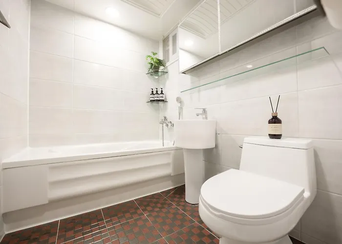 3-min Walk To Mangwon Market, Free Parking&luggage Storage, Sleeps 10